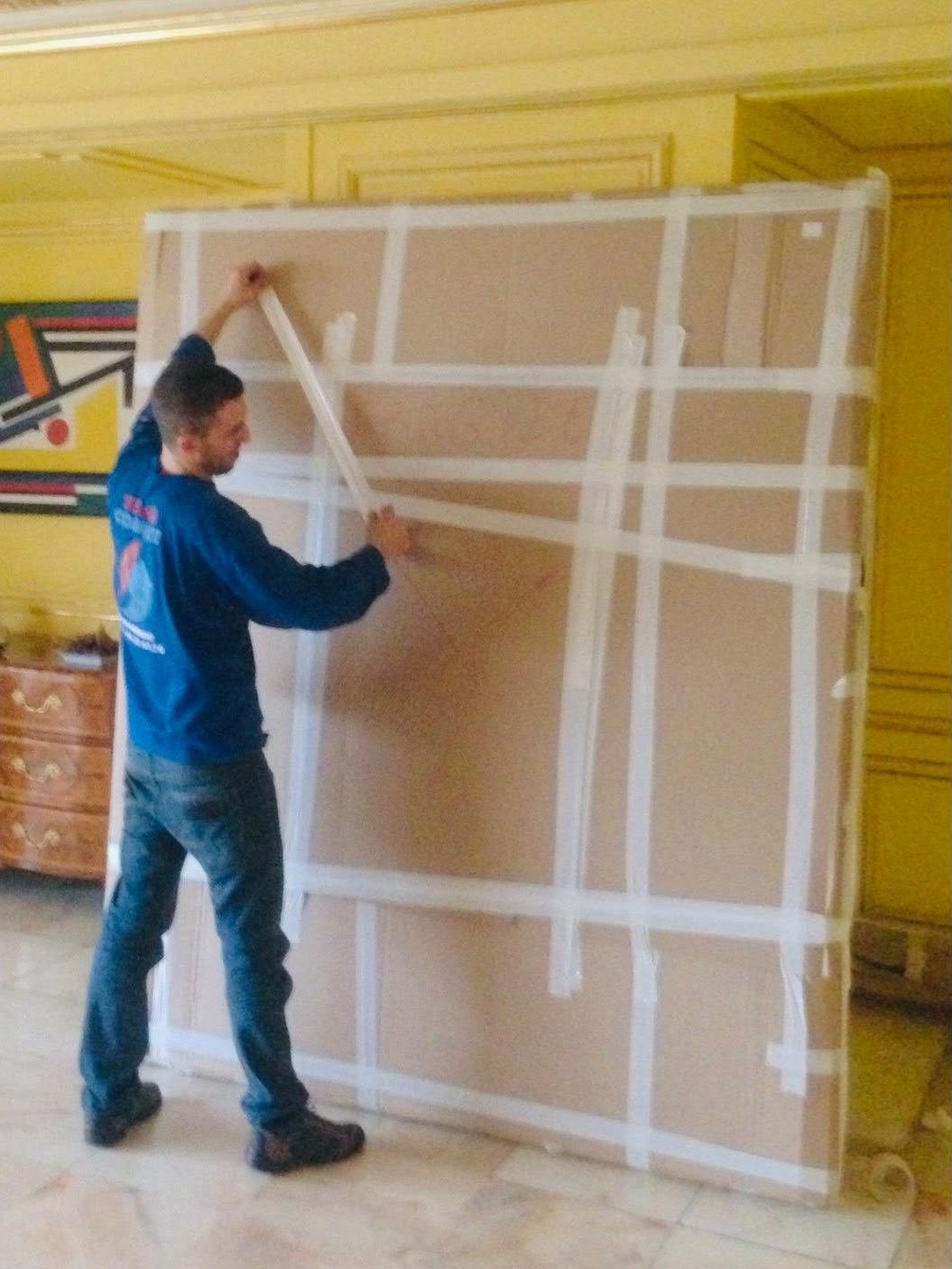 Œuvre d'art emballée sur mesure pour le transport